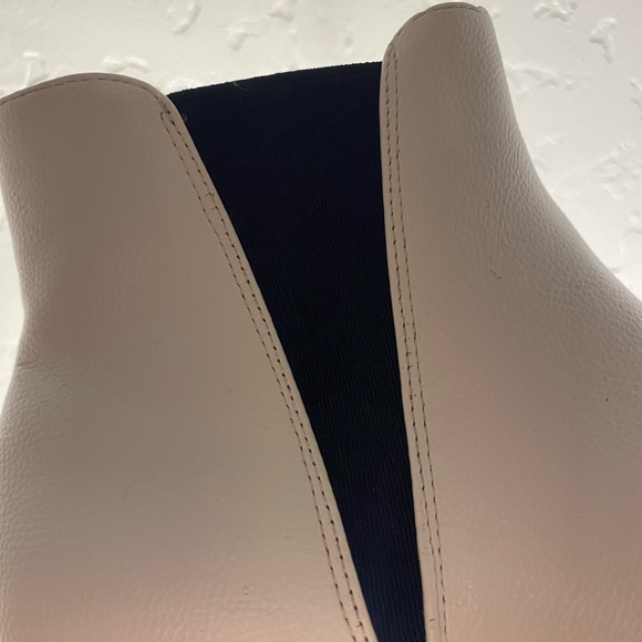 White boots - Picture 4 of 11